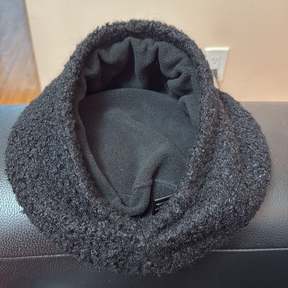 Ladies warm wool hat from Europe, worn once, great condition - Picture 2 of 6